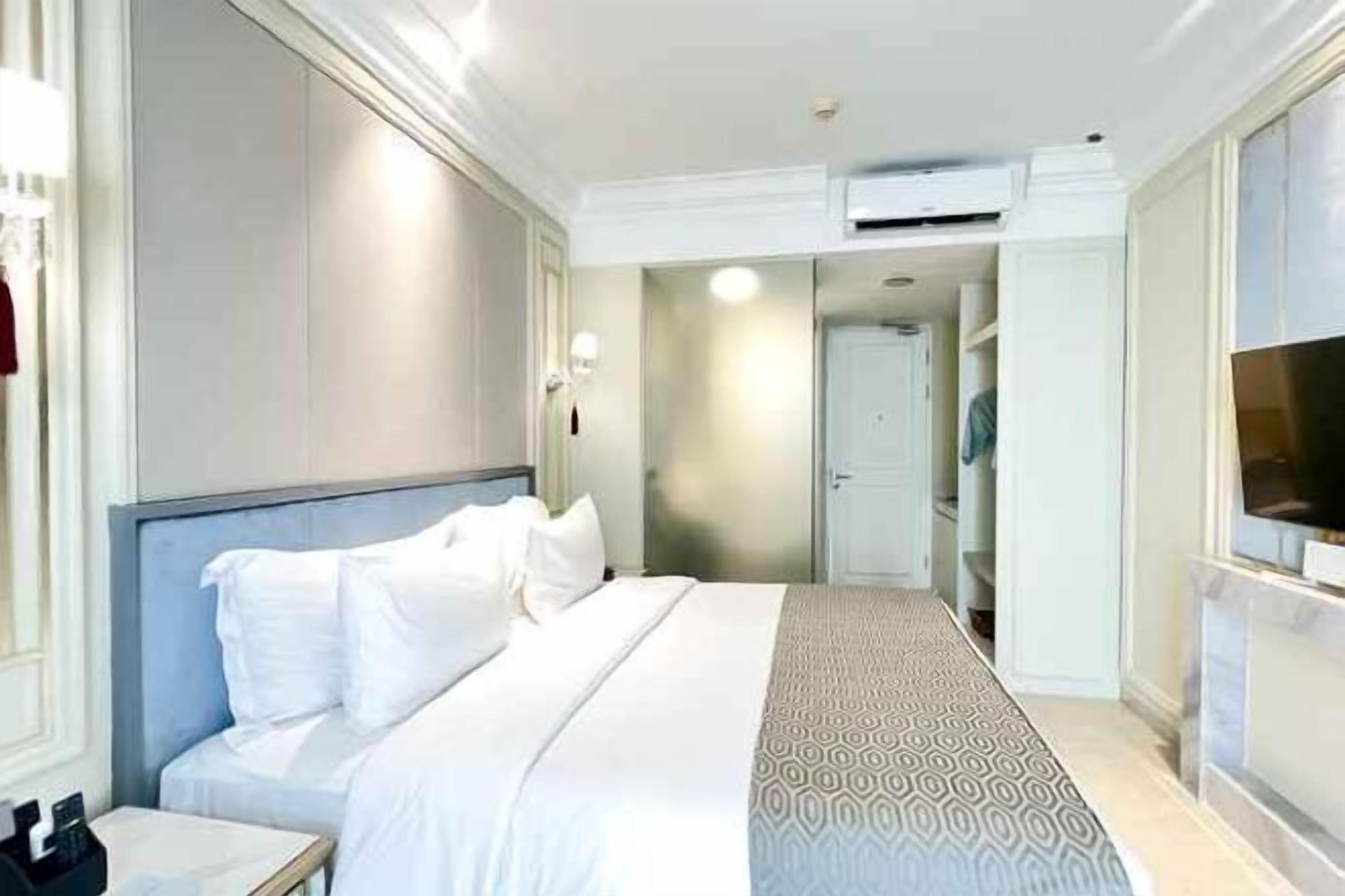 Minibar, in-room safe, desk, blackout drapes