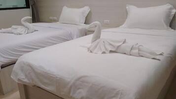 Individuell dekoriert, individuell eingerichtet, Schreibtisch