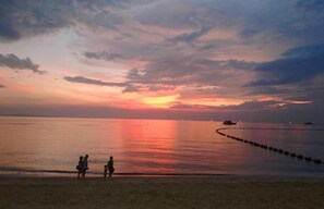 On the beach - Abani Jomtien Inn (Pattaya)