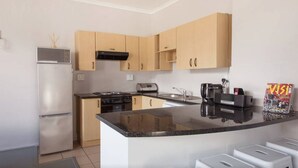 Private kitchen - Cape Town CBD Flat with Mountain Views (Cape Town)