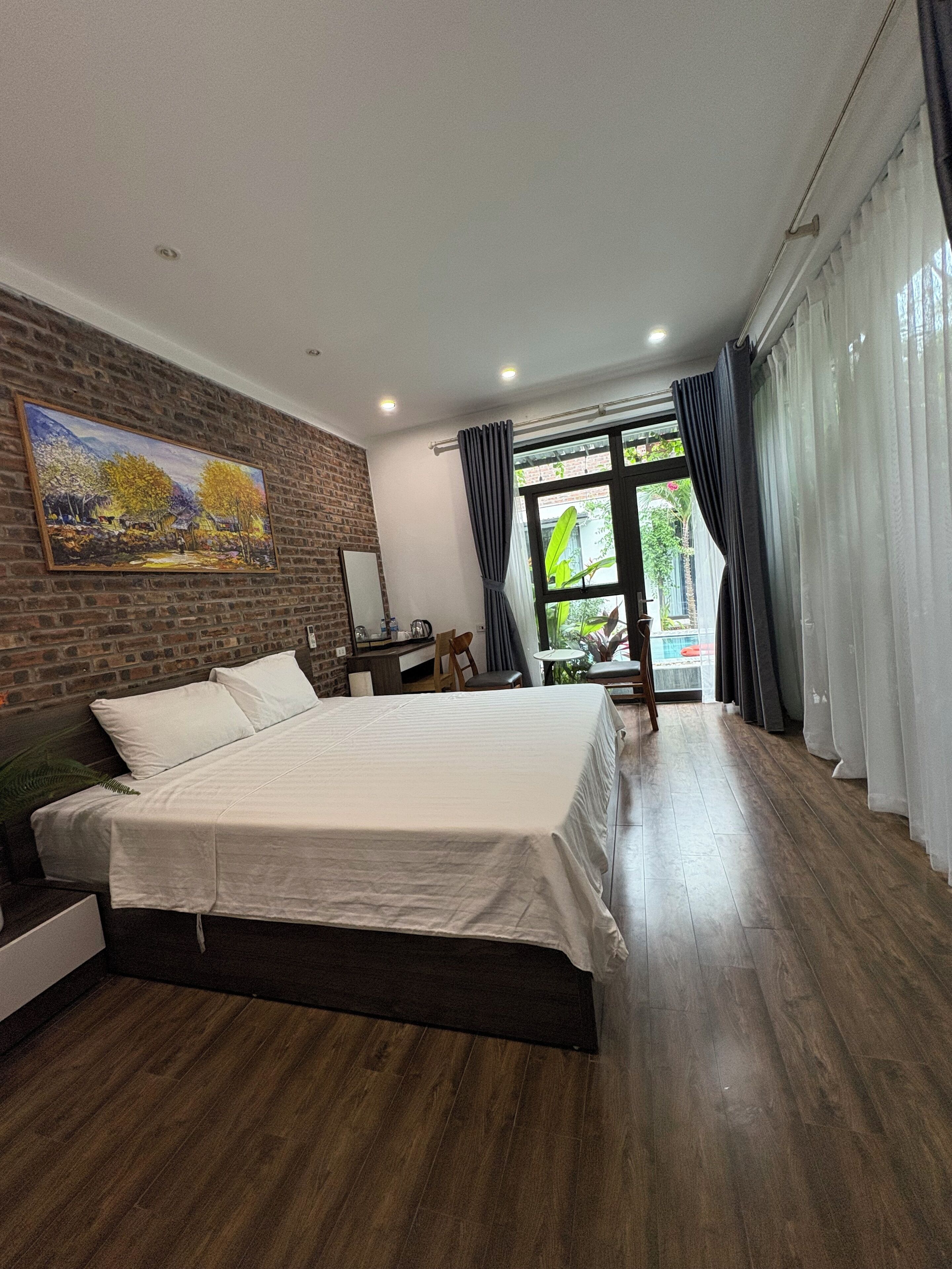 Deluxe Double Room, 1 King Bed, Garden View | Minibar, desk, blackout curtains, soundproofing