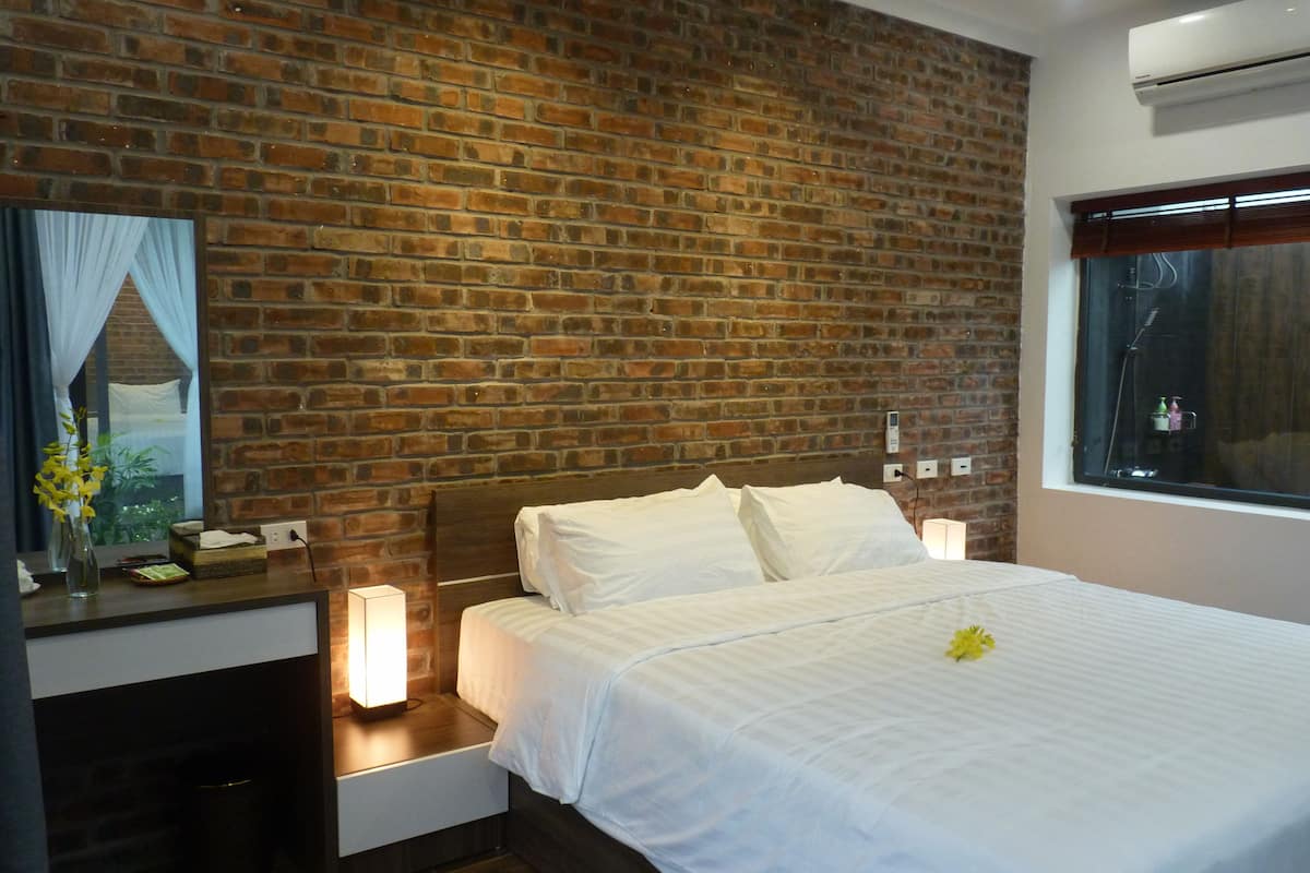 deluxe double room, 1 king bed, garden view | minibar, desk, blackout curtains, soundproofing