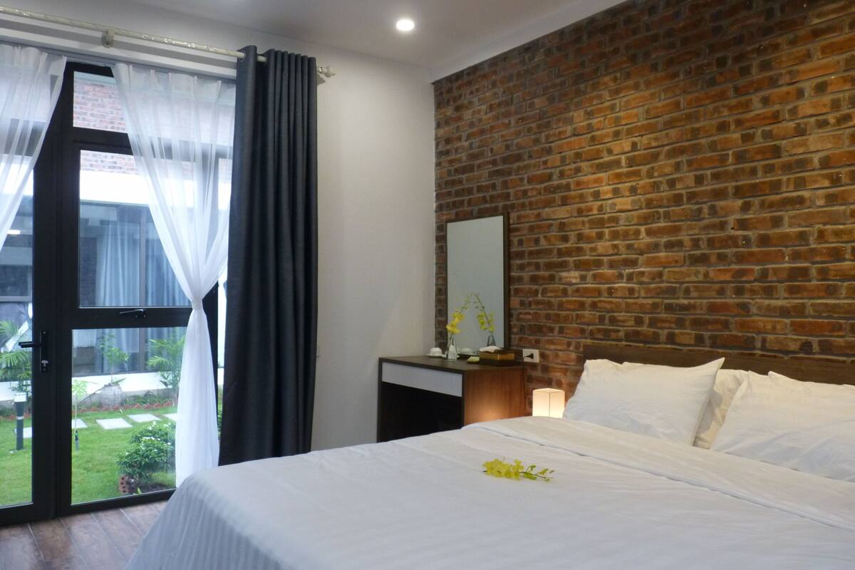 deluxe double room, 1 king bed, garden view | minibar, desk, blackout curtains, soundproofing