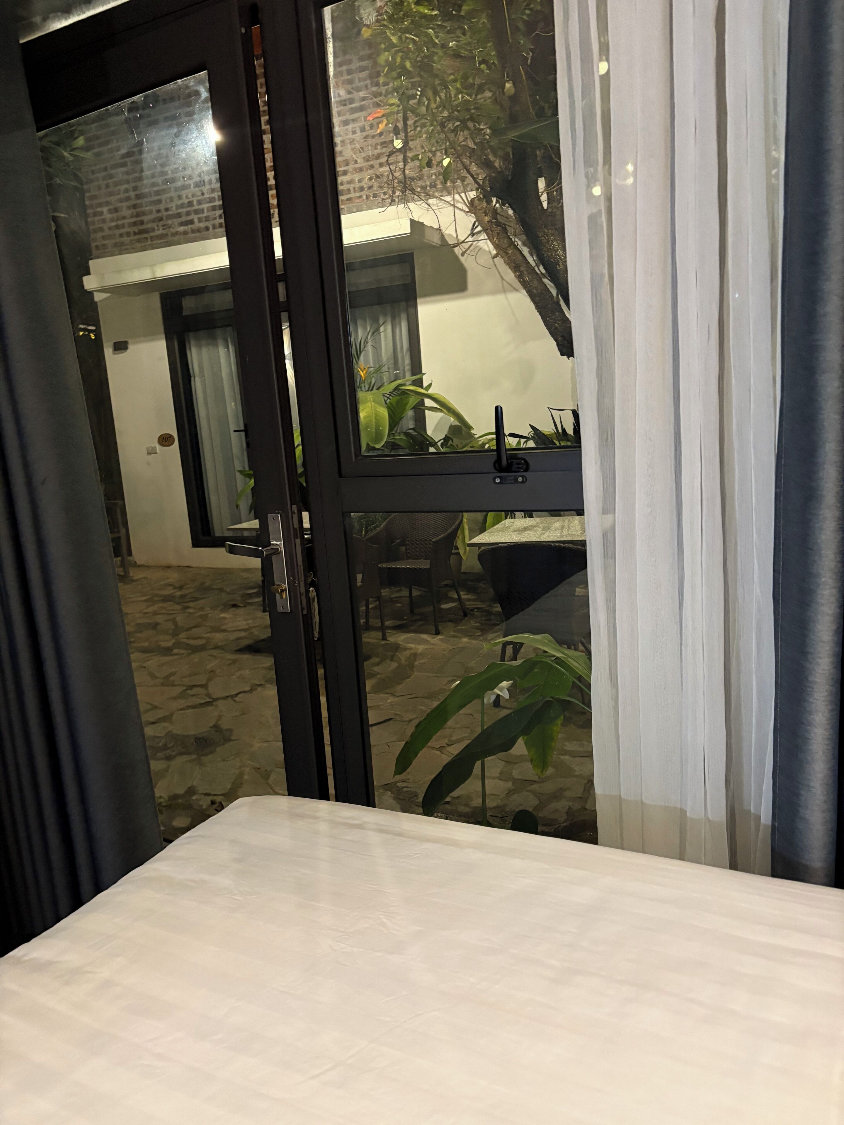 デラックス ツインルーム ベッド (複数台) ガーデンビュー | ミニバー、デスク、遮光カーテン、防音設備