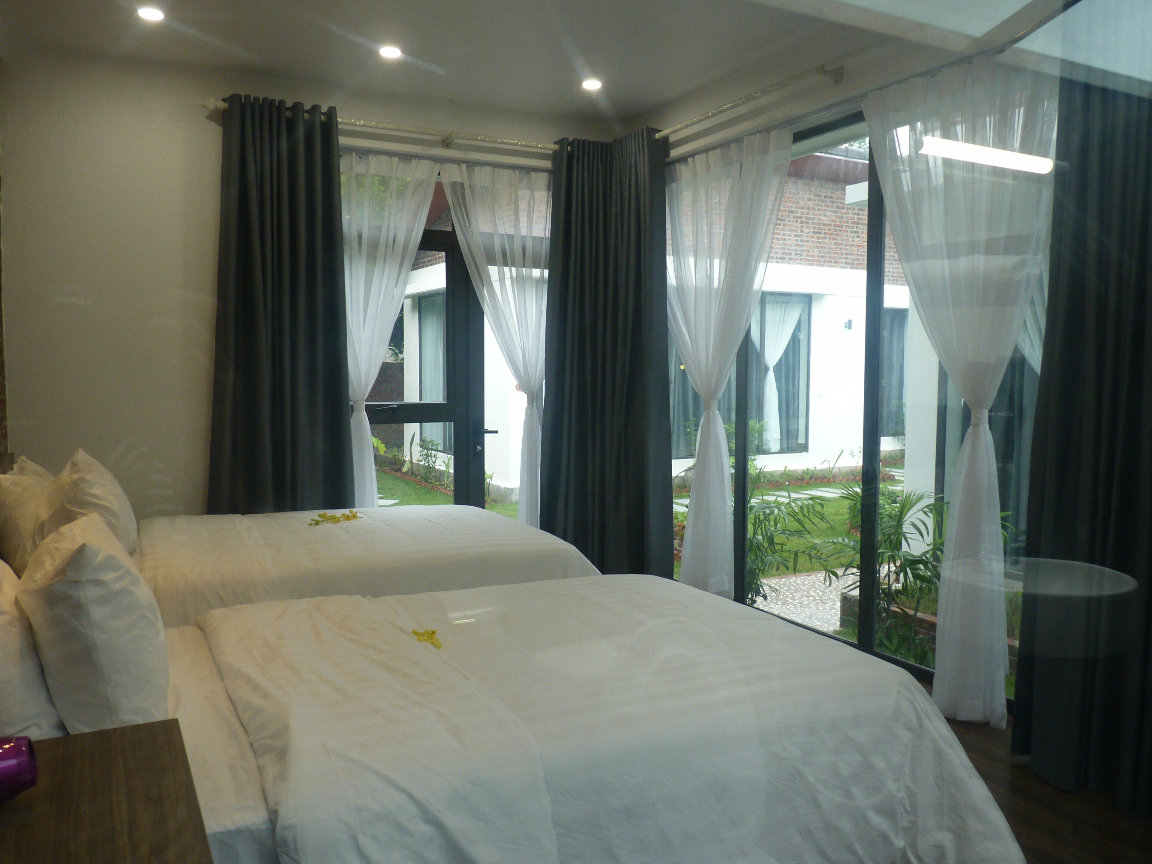 deluxe twin room, multiple beds, garden view | minibar, desk, blackout curtains, soundproofing