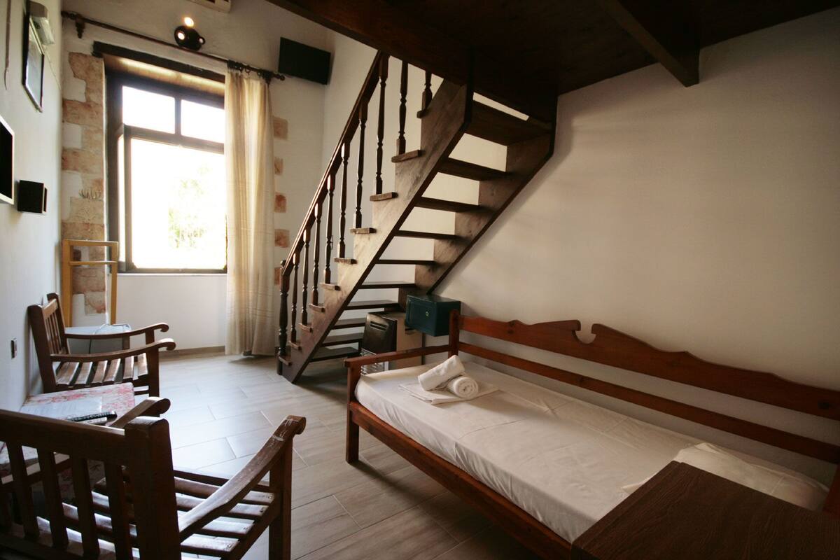 Triple Maisonette | 房內夾萬、熨斗/熨衫板、免費 Wi-Fi