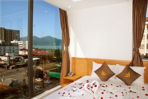 Quadruple Room | Minibar, in-room safe, desk, soundproofing - Trang Ngan Hotel (Da Nang)