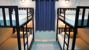 Mixed Dorm | Free WiFi