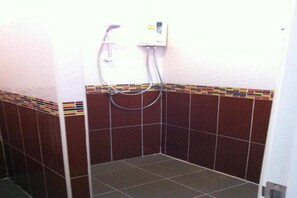 Bathroom shower - Lanta Sun Smile Place (Ko Lanta)