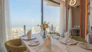 2 restaurants, breakfast, lunch, dinner served; international cuisine