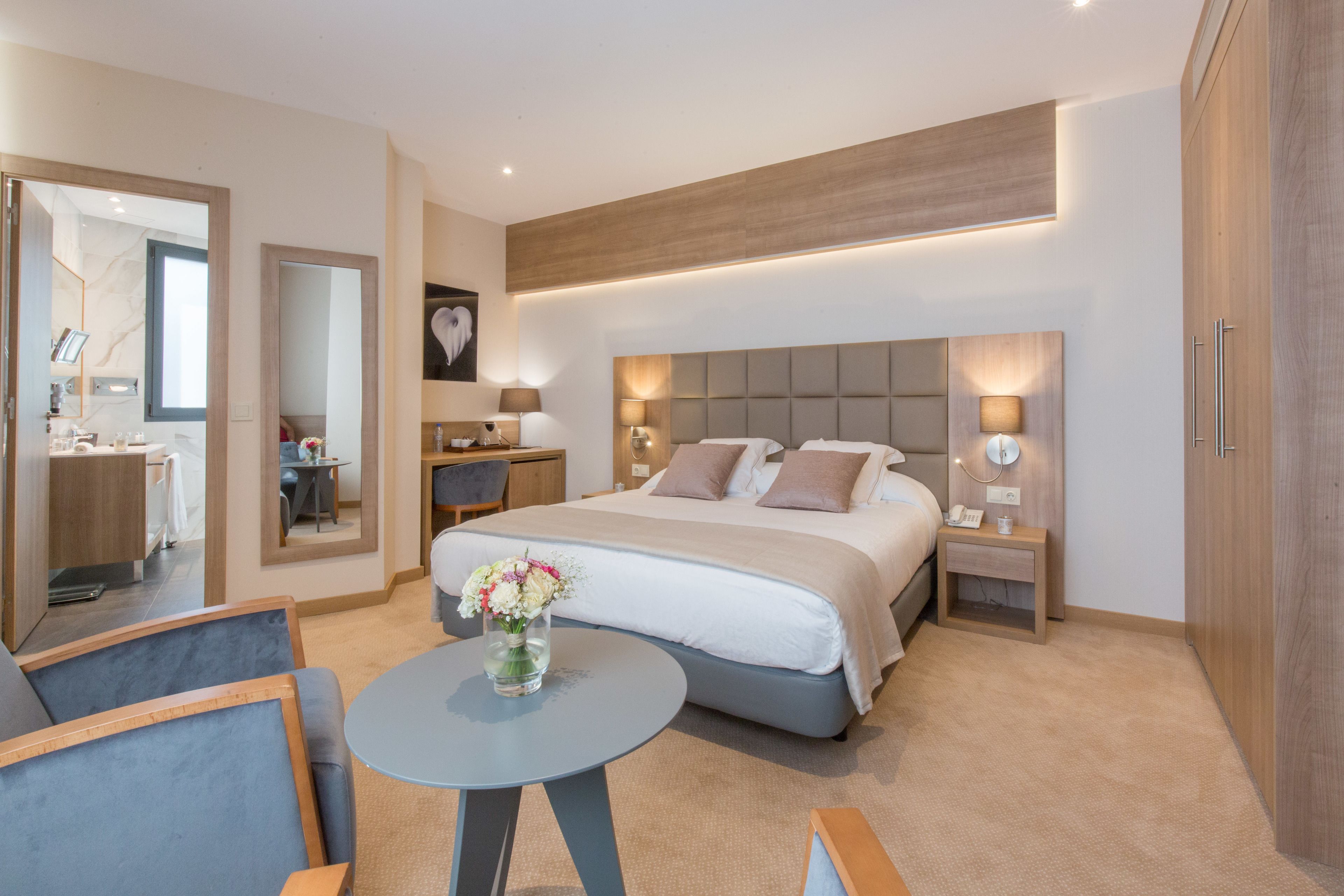 Photo - Lamaraz Hotels