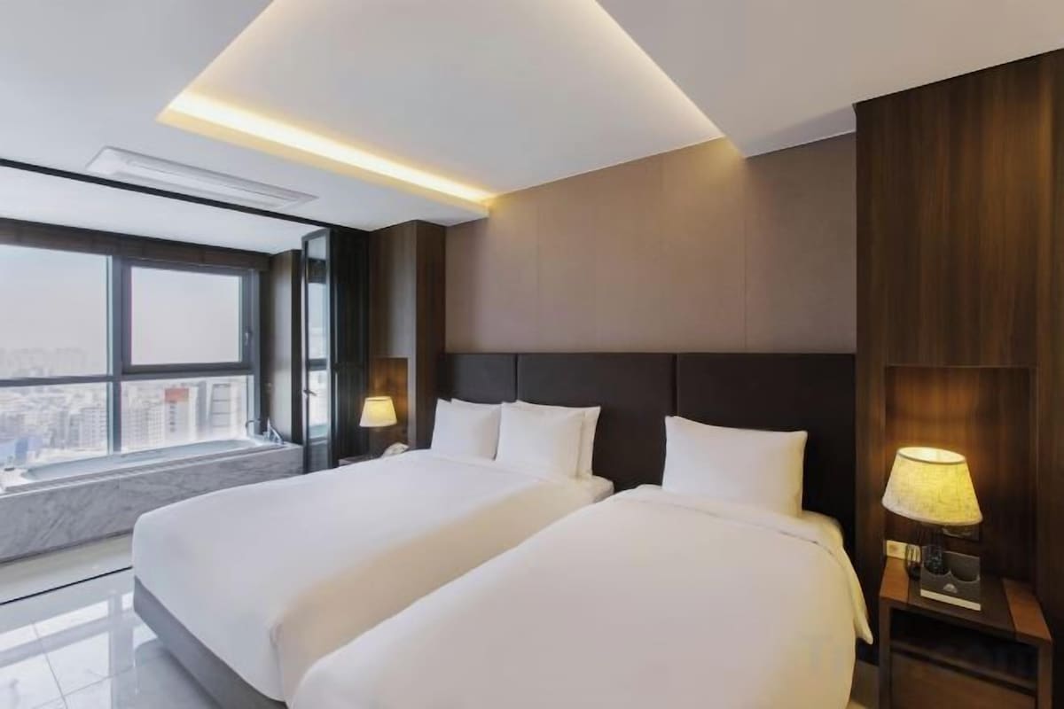 Premium bedding, down duvets, in-room safe, desk