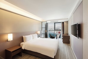 Premium bedding, down comforters, in-room safe, desk - Hotel Adela (Busan)