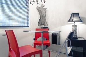 Apartment, 2 Bedrooms | Private kitchen | Fridge, microwave, oven, stovetop - Incredible, Modern Apartment in South Kensington (London)