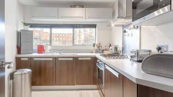 Apartment, 2 Bedrooms | Private kitchen | Fridge, microwave, oven, stovetop