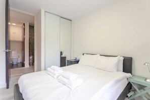 Apartment, 2 Bedrooms | 2 bedrooms, premium bedding, desk, laptop workspace - Incredible, Modern Apartment in South Kensington (London)