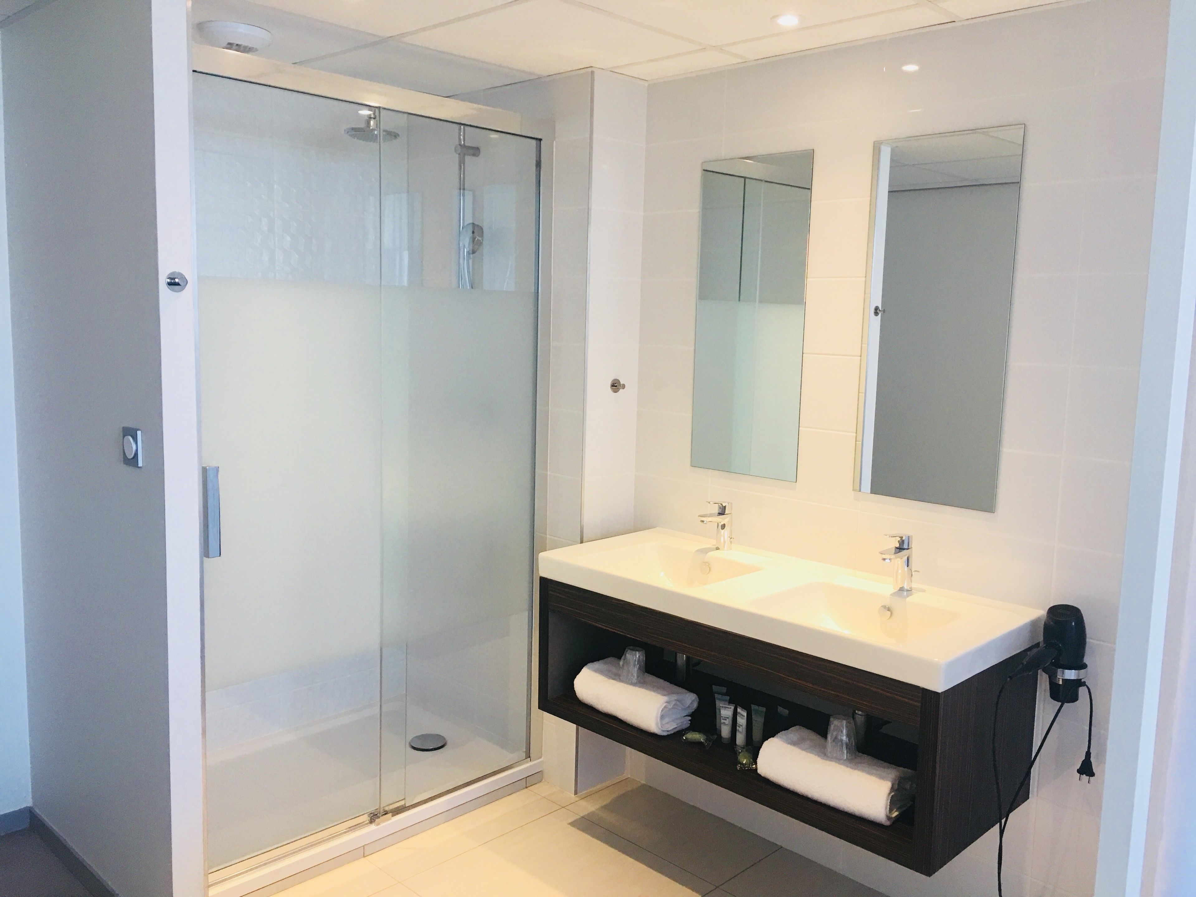 Suite, terraza | Baño | Artículos de higiene personal gratuitos, secador de pelo y toallas