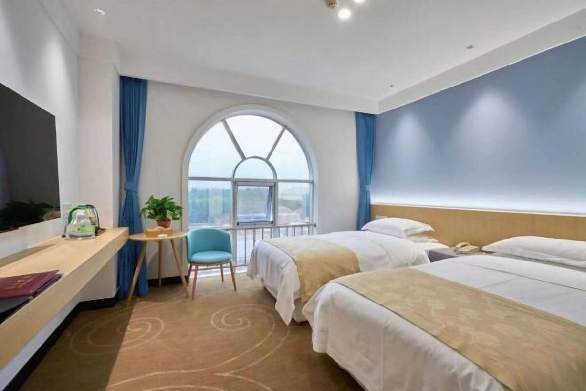 Minibar, in-room safe, desk, blackout drapes