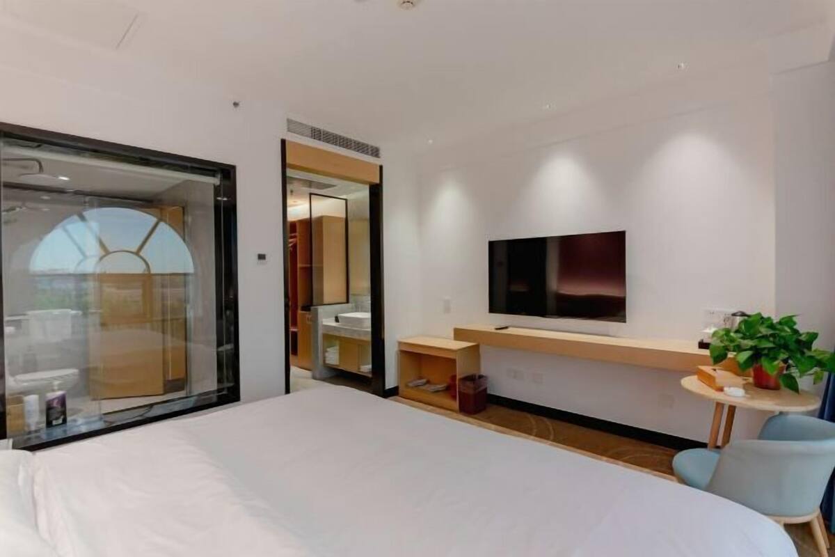 Minibar, in-room safe, desk, blackout drapes