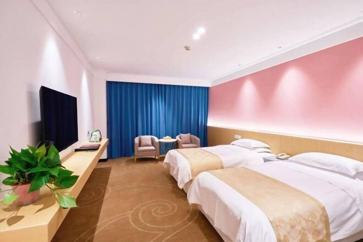 Minibar, in-room safe, desk, blackout drapes