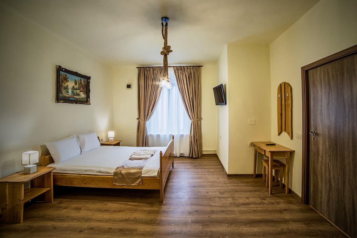 Comfort Room, 1 Queen Bed with Sofa bed | 1 bedroom, premium bedding, in-room safe, desk