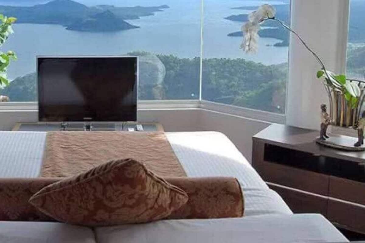 Romantic (Honeymoon Suite)