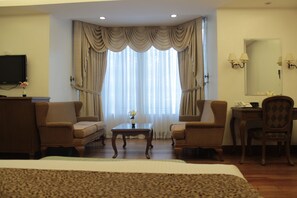 Wonderful (Deluxe Suite) | Desk, iron/ironing board, free WiFi, bed sheets - Villa Ibarra (Tagaytay)