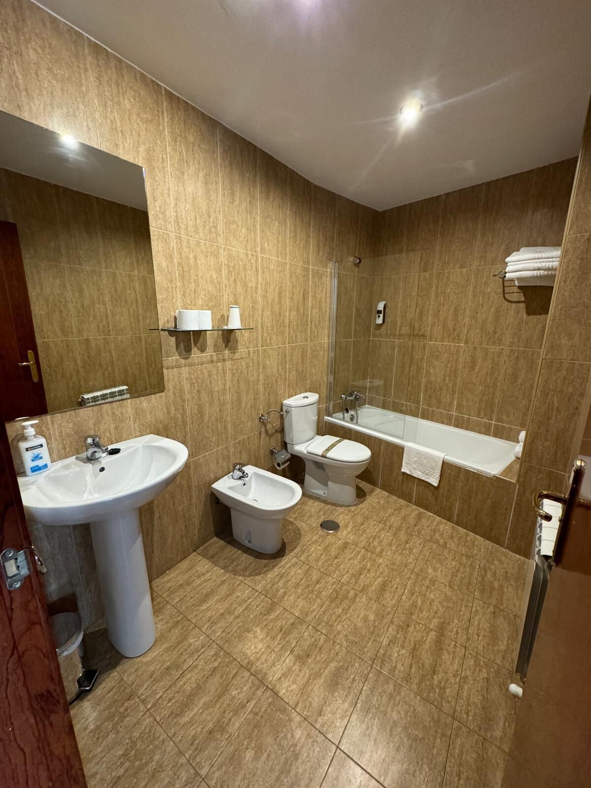 triple room | 1 bedroom, down duvets, desk, blackout curtains