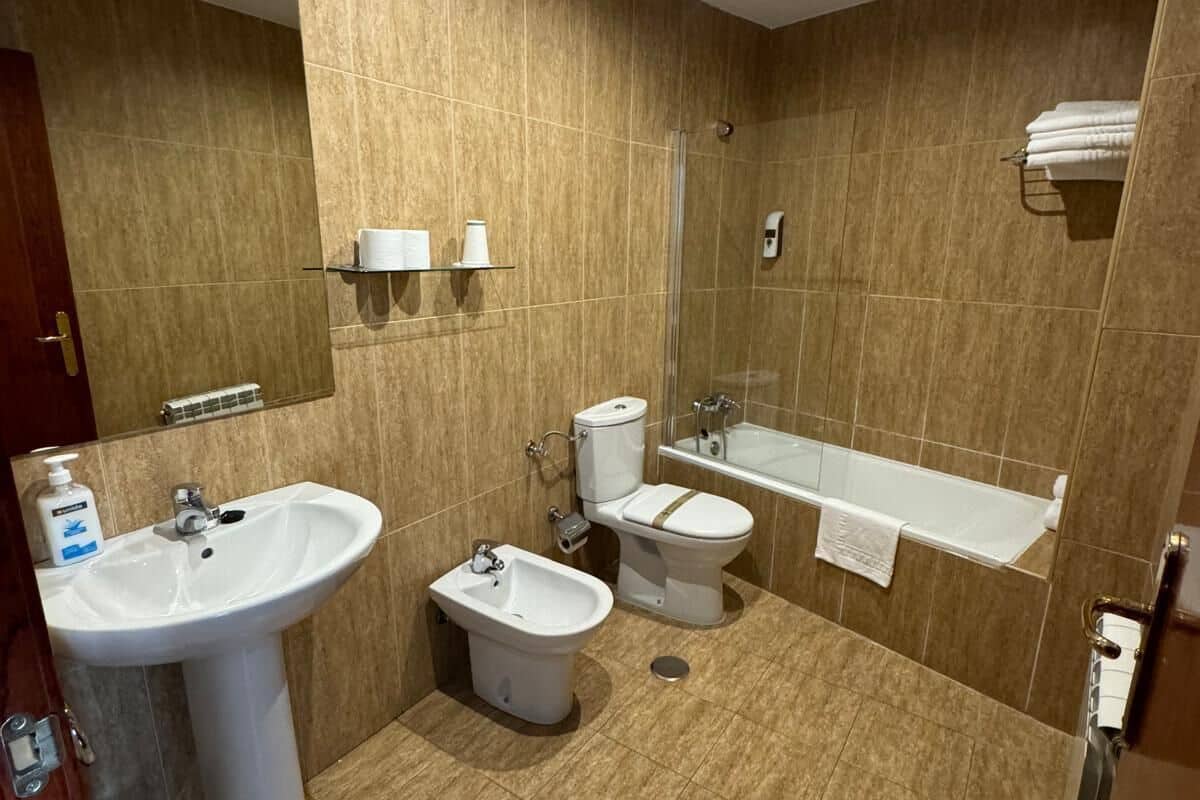 triple room | 1 bedroom, down duvets, desk, blackout curtains