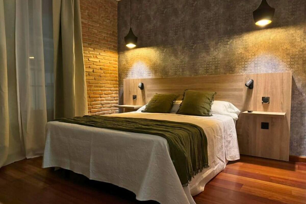 habitación doble especial | 1 bedroom, down duvets, desk, blackout curtains