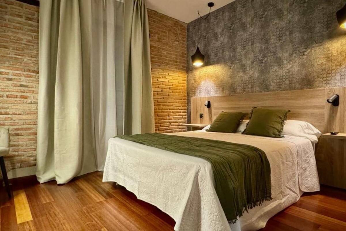 habitación doble especial | 1 bedroom, down duvets, desk, blackout curtains