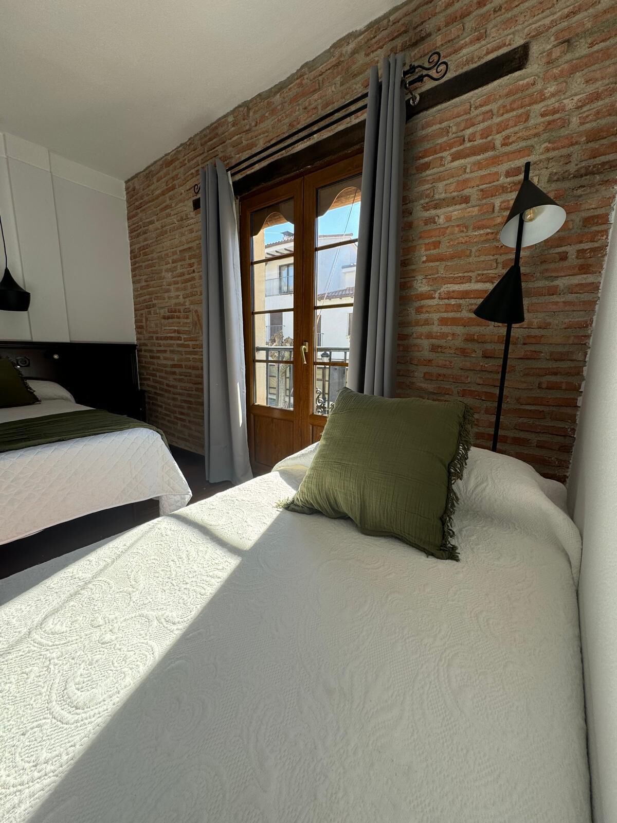 triple room | 1 bedroom, down duvets, desk, blackout curtains