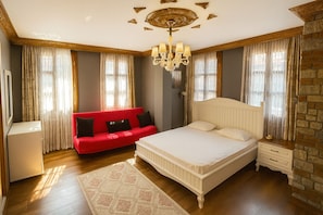 Deluxe Room | Premium bedding, individually decorated, individually furnished, desk - La Fontaine Butik Otel (Mudanya)
