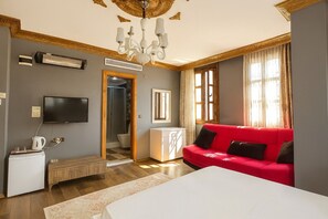 Deluxe Room | Premium bedding, individually decorated, individually furnished, desk - La Fontaine Butik Otel (Mudanya)