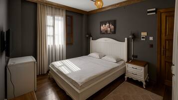 Standard Double Room | Premium bedding, individually decorated, individually furnished, desk