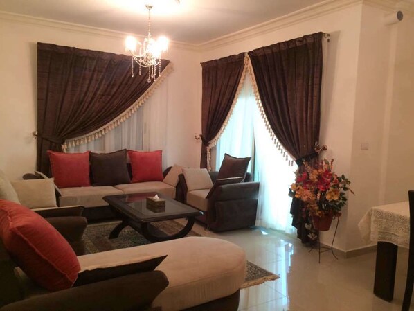 公寓, 2 間臥室, 山景 | 客廳 | 平面電視