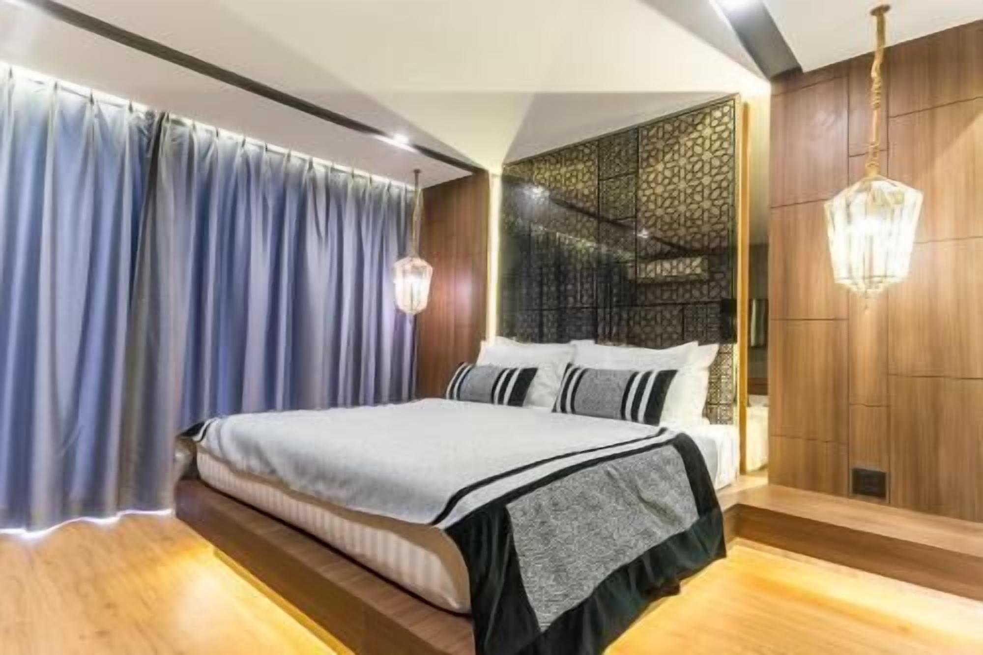 Safe på rommet, skrivebord, lydisolert og strykejern/-brett