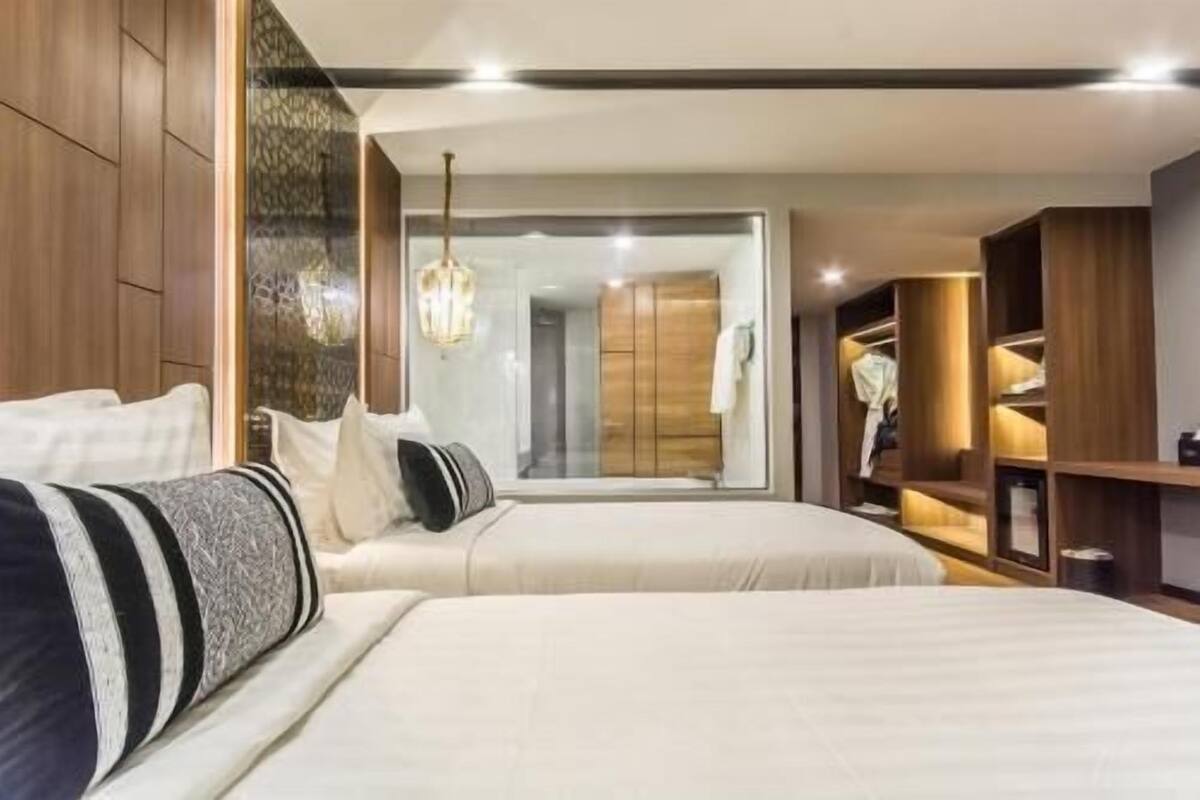 In-room safe, desk, soundproofing, iron/ironing board (on request)