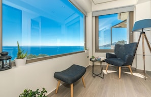 Villa, 3 Schlafzimmer, Meerblick | Wohnbereich | 49-Zoll-Flachbildfernseher mit Kabelempfang, Fernseher, Kamin