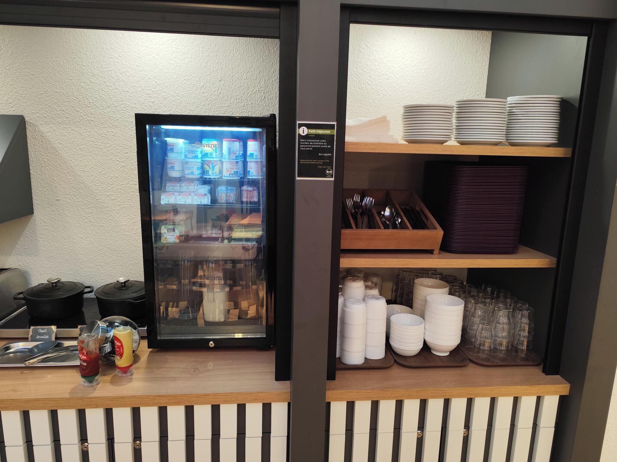 Petit déjeuner buffet servi tous les jours en supplément