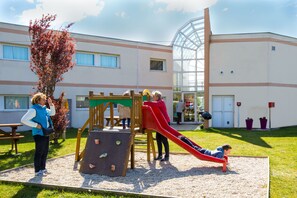 室外兒童遊樂區