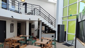 Petit déjeuner buffet servi tous les jours en supplément