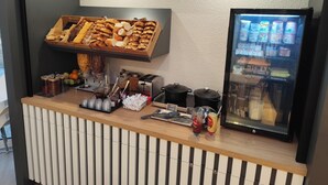 Petit déjeuner buffet servi tous les jours en supplément