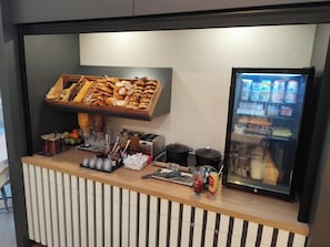 Daily buffet breakfast for a fee - B&B HOTEL Berck-sur-Mer Rang-du-Fliers (Rang-du-Fliers)