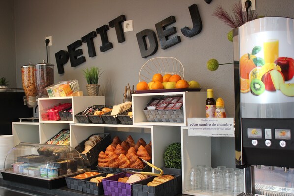 每日供應吃到飽早餐 (每人 EUR6.90)