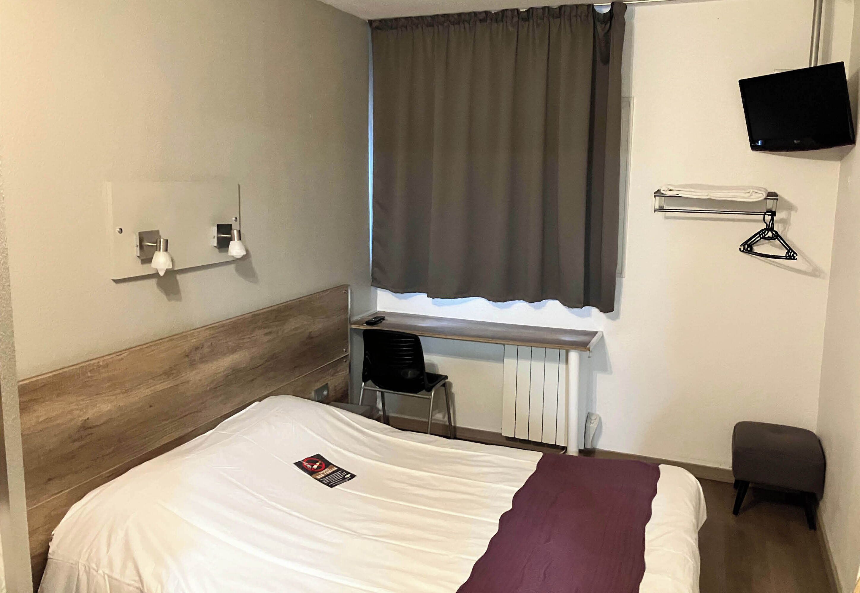 Habitación doble, no fumadores | Escritorio, cortinas opacas, wifi gratis y ropa de cama