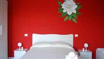 Triple Room | Free WiFi, bed sheets