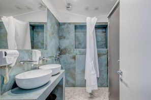 Hair dryer, towels, soap, toilet paper - Hostel Colors of Adriatic - Youth Only (Split)