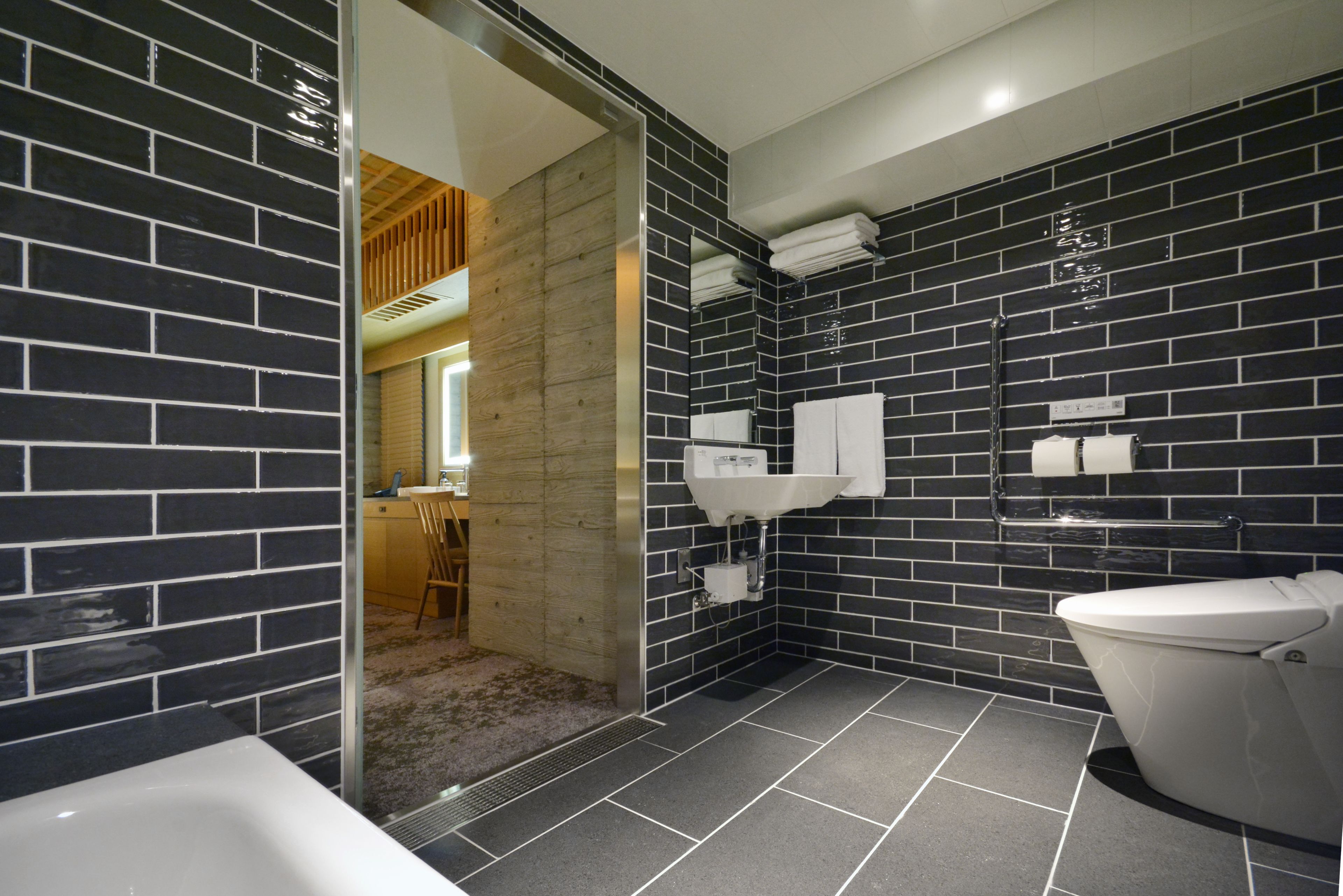 universal room, non smoking | bathroom | combined shower/bathtub, free toiletries, hair dryer, slippers