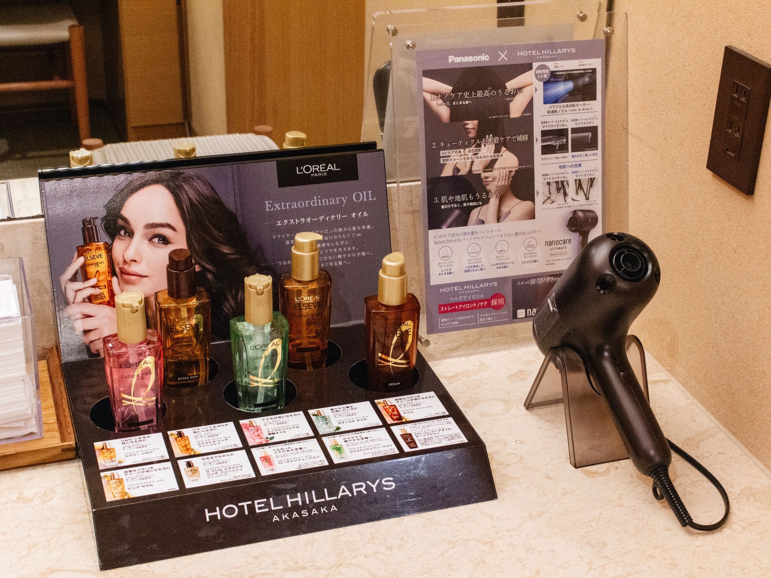 Exhibición de productos capilares L'Oreal en el Hotel Hillarys, en Akasaka.